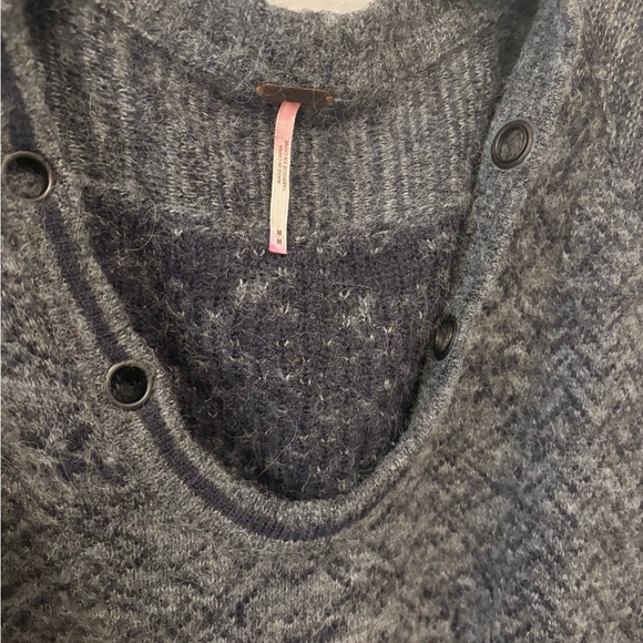 FLAW Free People grey lace up wool sweater size M (no string to lace up) - Picture 9 of 16